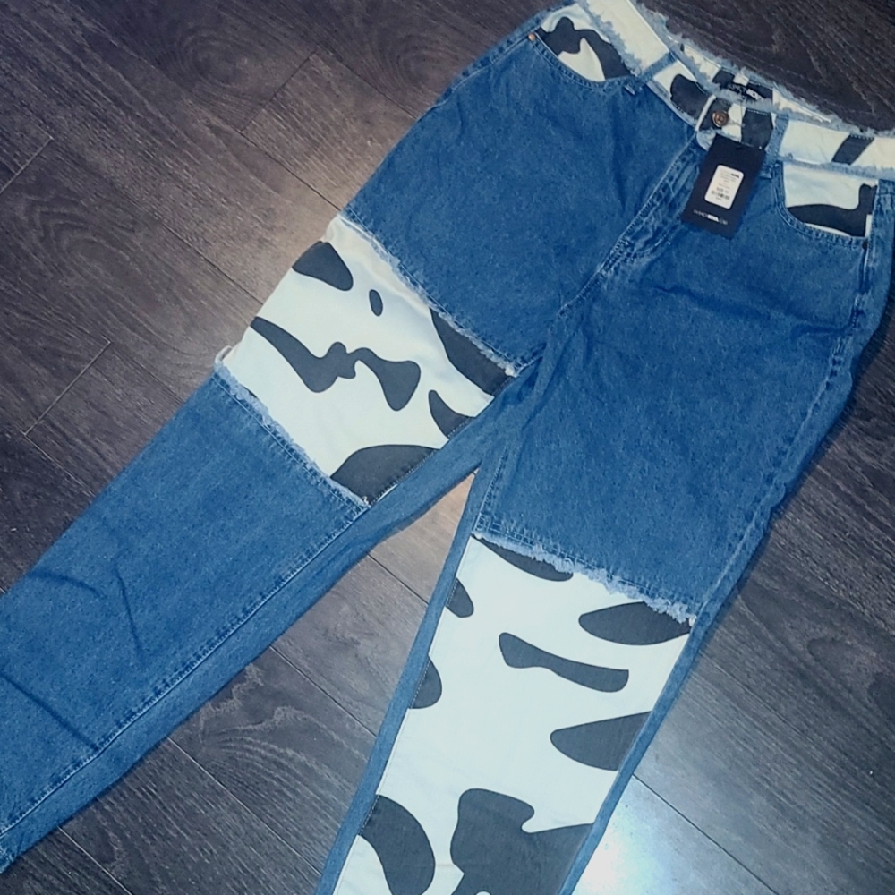 Fashion Nova boyfriend Cow Print accent Jean's! 🐄 NWT! Distressed